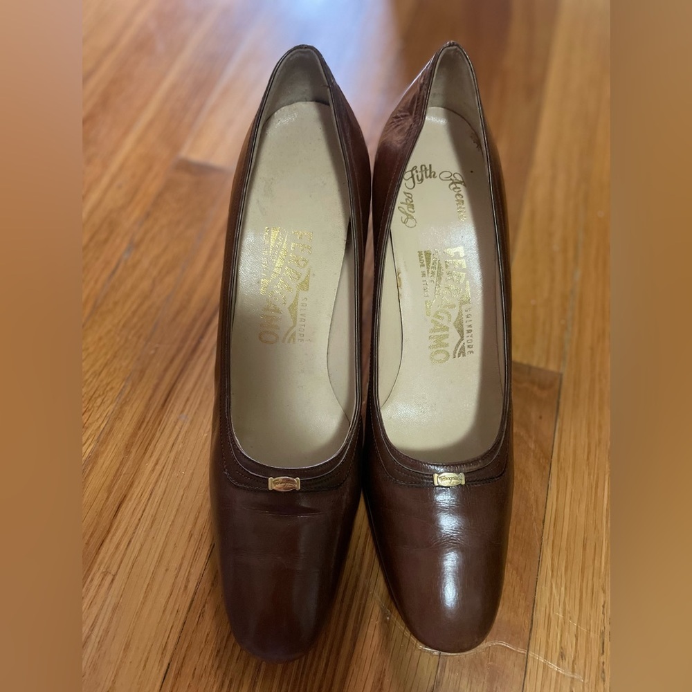 Salvatore Ferragamo brown low heel leather‎ pumps size 9 AAA